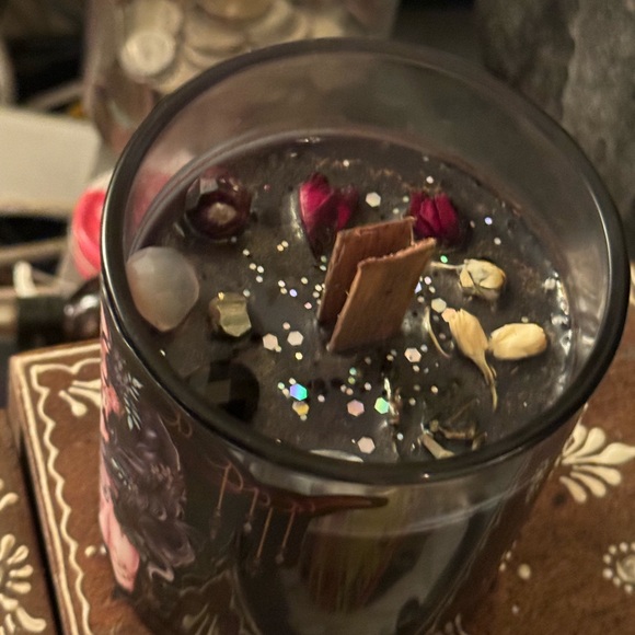 Capricorn Zodiac Crystal Candle - Picture 10 of 10